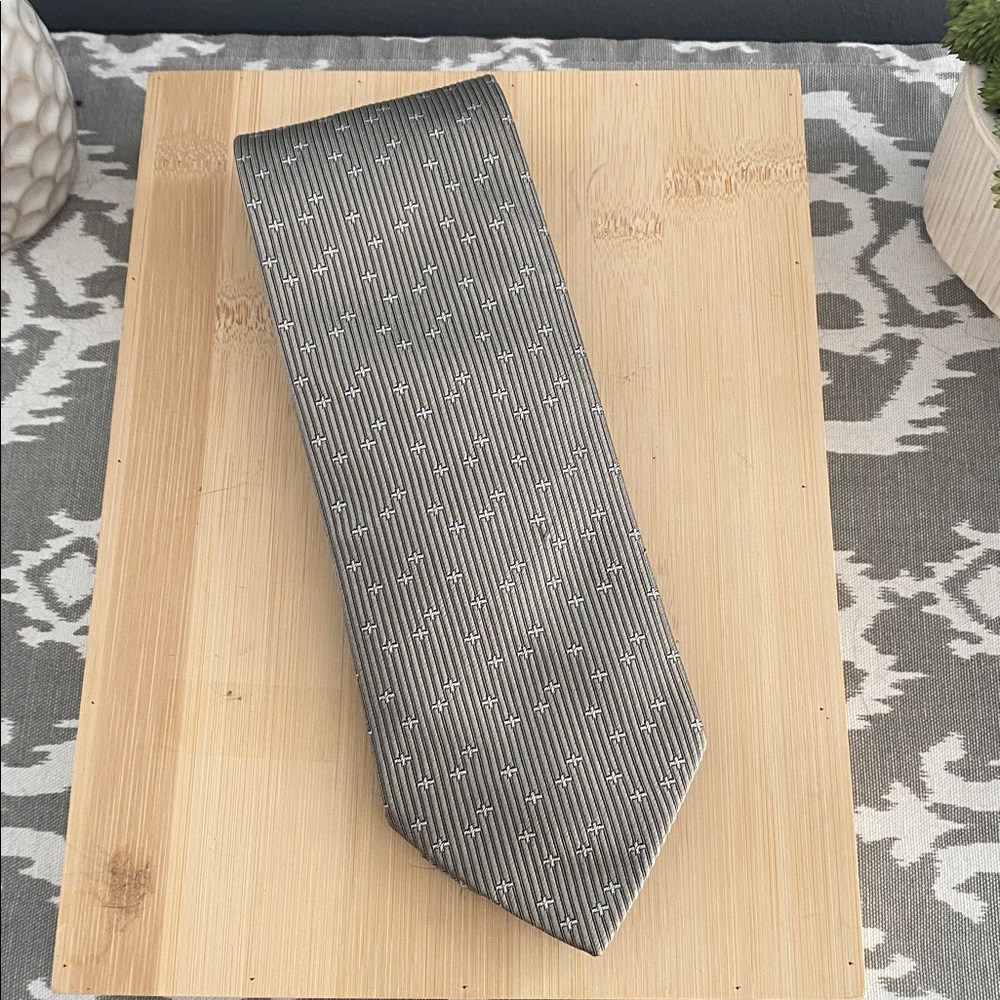 Hermes 100% Silk Gray Patterned Necktie 58”
